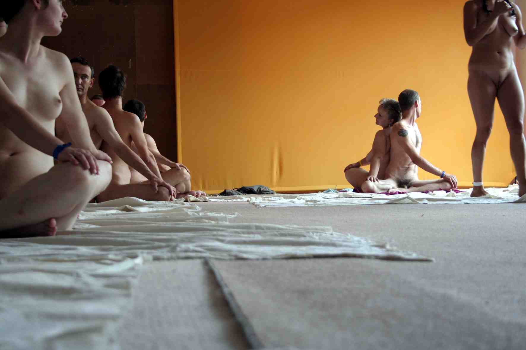 nakedyoga08.jpg